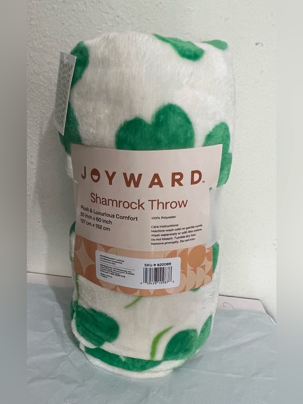 Joyward Shamrock Throw Blanket - White & Green Plush Throw